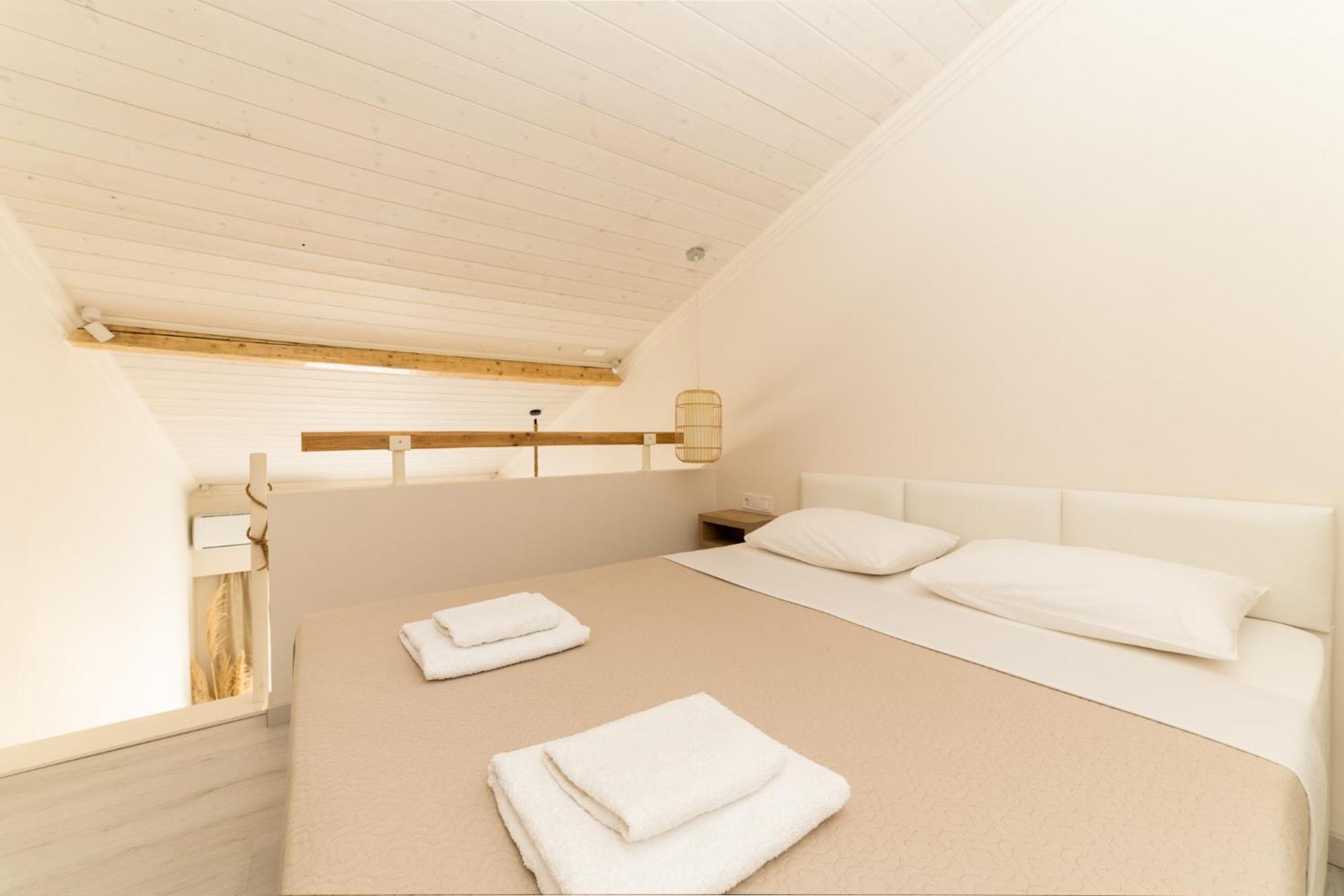 Mystery Suites And Apartments Neoi Poroi Exteriör bild